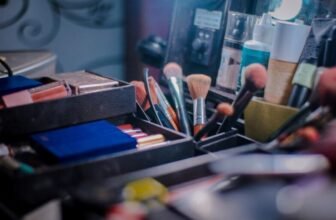 How to Build a Makeup Kit for Beginners