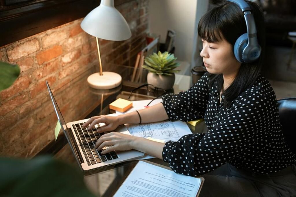 Which Wireless Headphones Have the Best Battery Life?